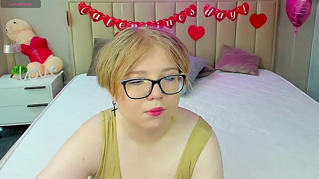 Snapshot of Lauraaa_Smith chatting on 02-19-26, 12:39 Lauraaa Smith online show from 02-19-26, 12:39