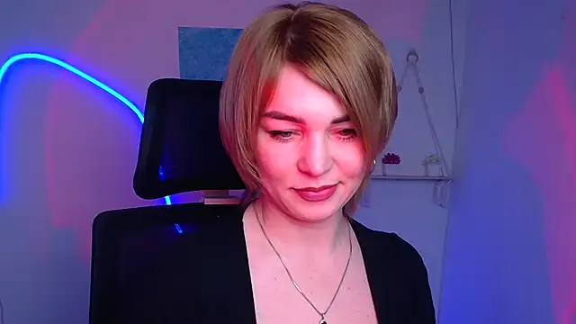 Snapshot of CuttieEmma chatting on 02-12-26, 06:52 CuttieEmma online show from 02-12-26, 06:52