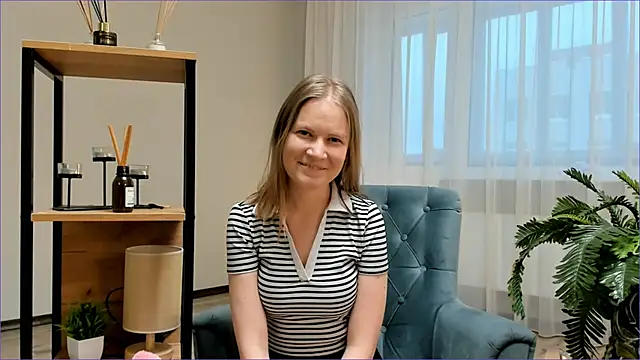 Snapshot of CleliaRostek chatting on 02-15-26, 04:20 CleliaRostek online show from 02-15-26, 04:20