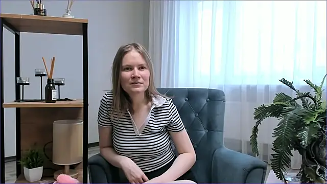 Snapshot of CleliaRostek chatting on 02-15-26, 08:02 CleliaRostek online show from 02-15-26, 08:02