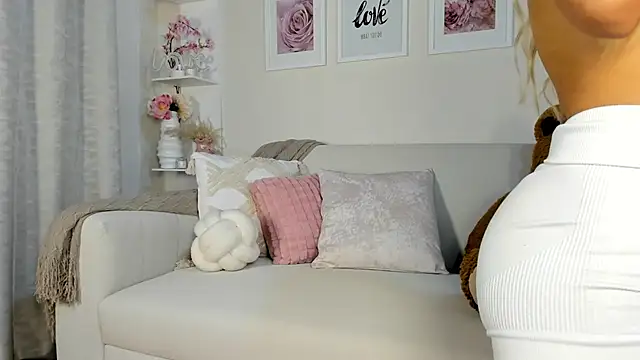 Snapshot of Mia_Rosee1 chatting on 02-13-26, 11:56 Mia Rosee1 online show from 02-13-26, 11:56