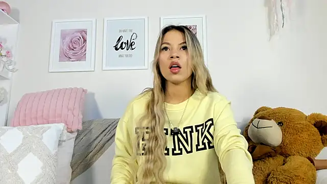 Snapshot of Mia_Rosee1 chatting on 02-23-26, 11:24 Mia Rosee1 online show from 02-23-26, 11:24