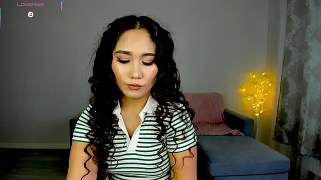 Snapshot of mayameilin chatting on 02-20-26, 11:32 mayameilin online show from 02-20-26, 11:32