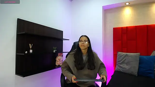 Snapshot of Luna_Millers chatting on 02-03-26, 03:48 Luna Millers online show from 02-03-26, 03:48