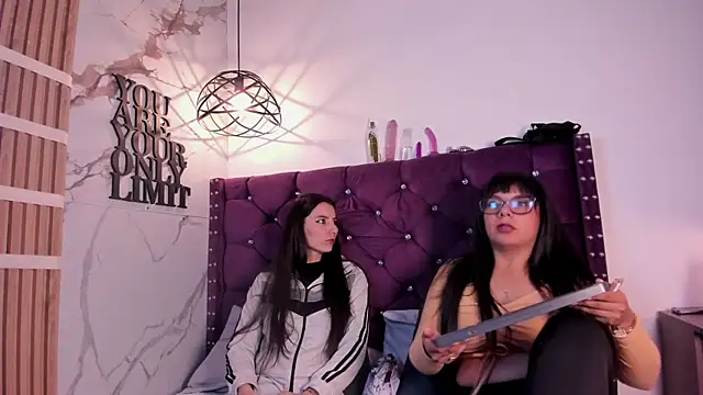 Snapshot of Valkiria-and-Dione chatting on 02-05-26, 07:18 Valkiria-and-Dione online show from 02-05-26, 07:18