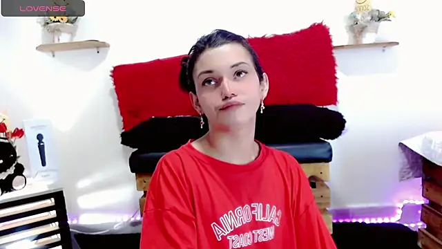 Snapshot of NathalialLooes chatting on 02-15-26, 08:49 NathalialLooes online show from 02-15-26, 08:49