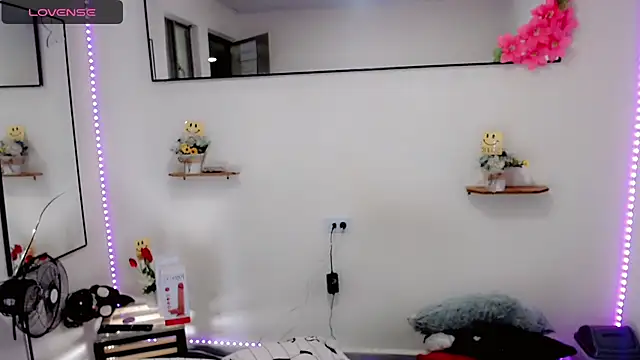 Snapshot of NathalialLooes chatting on 03-02-26, 05:08 NathalialLooes online show from 03-02-26, 05:08