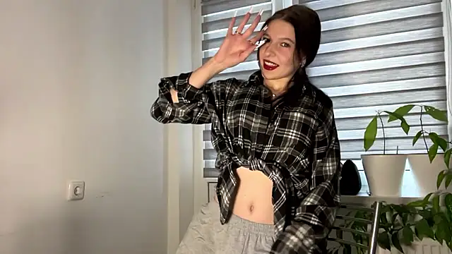 Sarahsolara online show from 02-18-26, 02:02