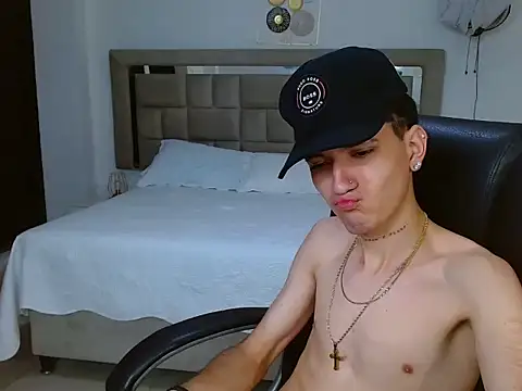 Snapshot of eroboyxox chatting on 02-24-26, 09:02 eroboyxox online show from 02-24-26, 09:02