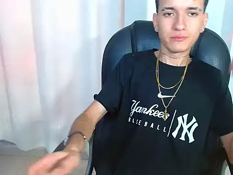 Snapshot of eroboyxox chatting on 02-25-26, 08:07 eroboyxox online show from 02-25-26, 08:07