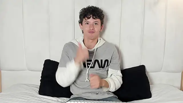 Snapshot of David_Roy_ chatting on 02-18-26, 12:45 David Roy online show from 02-18-26, 12:45