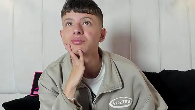 Snapshot of David_Roy_ chatting on 02-27-26, 01:33 David Roy online show from 02-27-26, 01:33