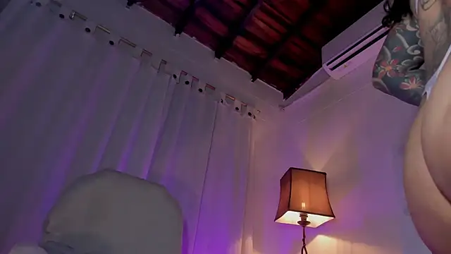 Snapshot of Victoria-swan chatting on 02-27-26, 12:05 Victoria-swan online show from 02-27-26, 12:05