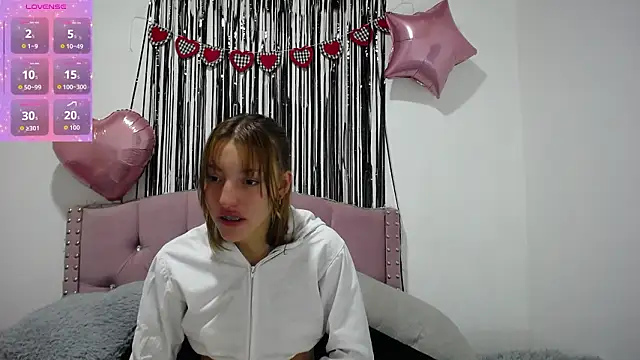 Snapshot of emily_cooper_pym chatting on 02-21-26, 12:28 emily cooper pym online show from 02-21-26, 12:28