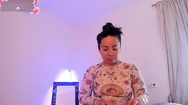 Snapshot of chiarafustox chatting on 02-11-26, 04:56 chiarafustox online show from 02-11-26, 04:56