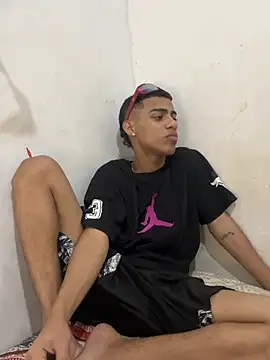 Snapshot of dominick_fran chatting on 02-26-26, 01:04 dominick fran online show from 02-26-26, 01:04