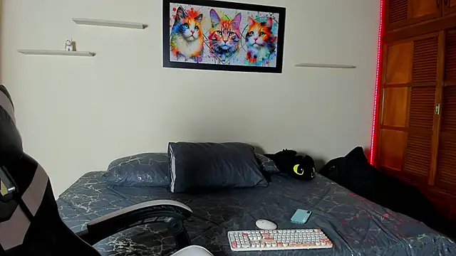 Snapshot of meredit_cris23 chatting on 02-12-26, 01:11 meredit cris23 online show from 02-12-26, 01:11