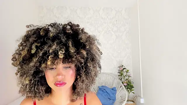 Snapshot of Brit_weston chatting on 02-12-26, 08:04 Brit weston online show from 02-12-26, 08:04