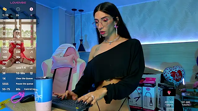 kylliefox  online show from 11-06-25, 01:23