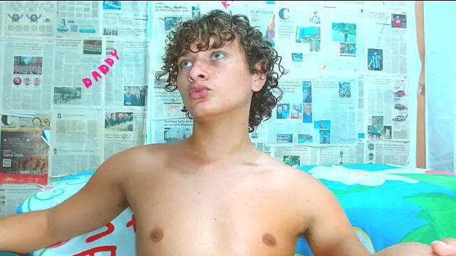 Snapshot of arielnoir6958 chatting on 02-21-26, 12:33 arielnoir6958 online show from 02-21-26, 12:33