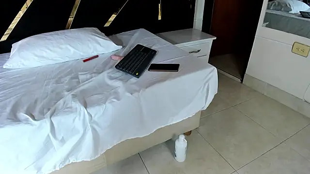 Snapshot of AngieLafourcade chatting on 02-08-26, 02:42 AngieLafourcade online show from 02-08-26, 02:42