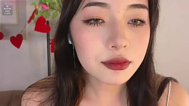 Snapshot of Noiry_Vuvez chatting on 05-31-26, 08:10 Noiry Vuvez online show from 05-31-26, 08:10