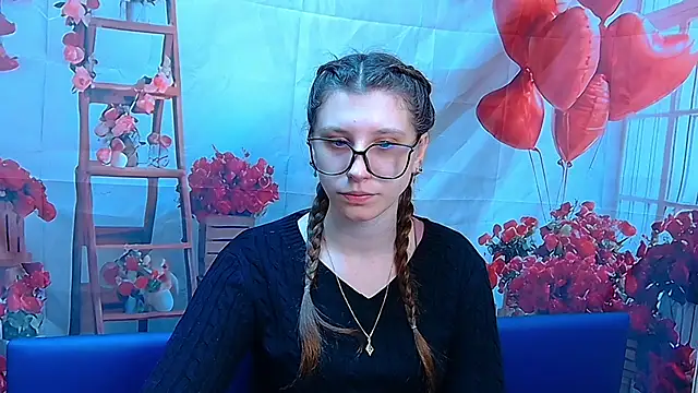 Snapshot of LilianaShine chatting on 02-14-26, 06:10 LilianaShine online show from 02-14-26, 06:10