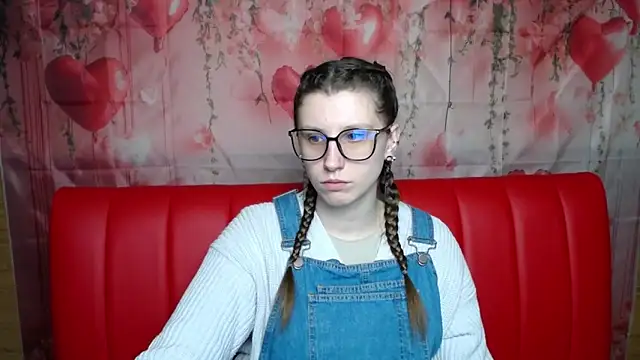 Snapshot of LilianaShine chatting on 02-18-26, 06:09 LilianaShine online show from 02-18-26, 06:09