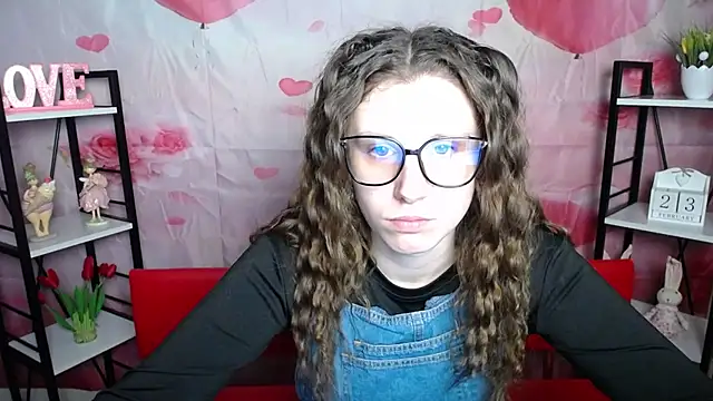 Snapshot of LilianaShine chatting on 02-24-26, 06:11 LilianaShine online show from 02-24-26, 06:11