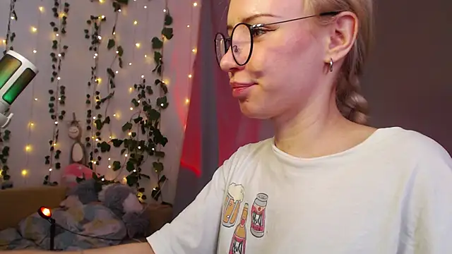 Mia  Jensen online show from 03-31-26, 10:59