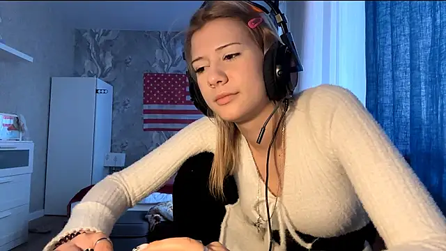 Snapshot of LadyFoxLove chatting on 02-27-26, 11:10 LadyFoxLove online show from 02-27-26, 11:10