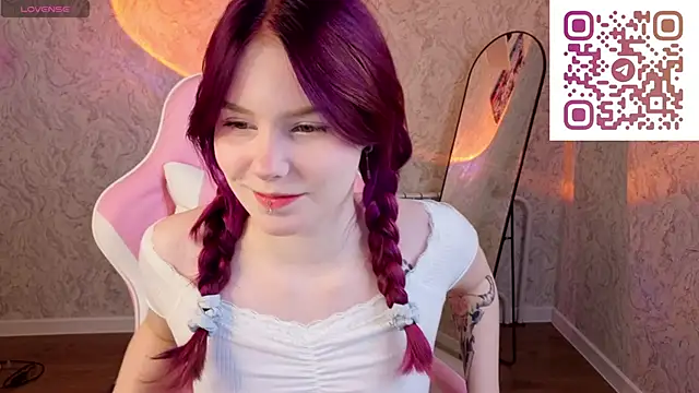 Julia Anis online show from 04-12-26, 01:10