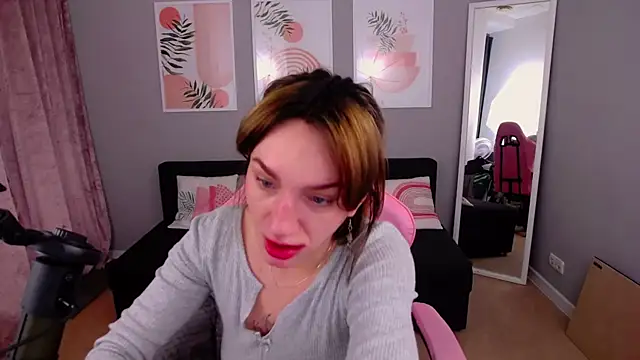 Snapshot of PollyRoseX chatting on 02-13-26, 07:26 PollyRoseX online show from 02-13-26, 07:26