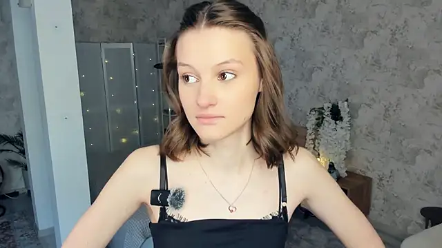 Snapshot of LianneBynon chatting on 02-05-26, 08:30 LianneBynon online show from 02-05-26, 08:30