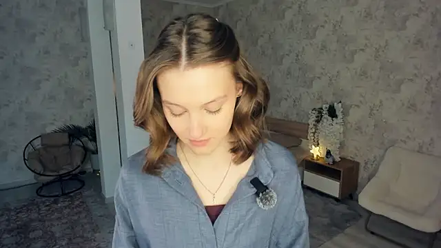 Snapshot of LianneBynon chatting on 02-06-26, 08:18 LianneBynon online show from 02-06-26, 08:18