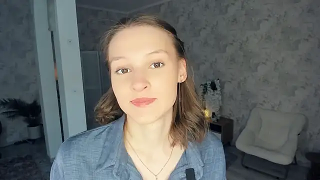 Snapshot of LianneBynon chatting on 02-08-26, 08:29 LianneBynon online show from 02-08-26, 08:29