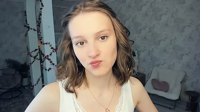 Snapshot of LianneBynon chatting on 02-15-26, 08:02 LianneBynon online show from 02-15-26, 08:02