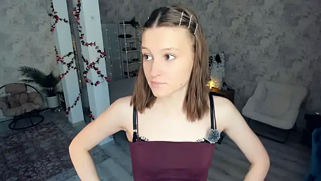 Snapshot of LianneBynon chatting on 02-18-26, 08:21 LianneBynon online show from 02-18-26, 08:21