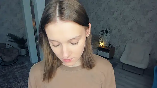 Snapshot of LianneBynon chatting on 02-19-26, 08:43 LianneBynon online show from 02-19-26, 08:43