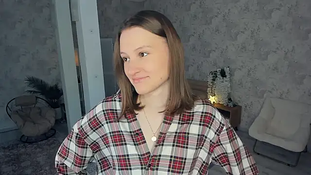 Snapshot of LianneBynon chatting on 02-21-26, 08:26 LianneBynon online show from 02-21-26, 08:26