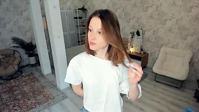 Snapshot of LianneBynon chatting on 02-22-26, 08:46 LianneBynon online show from 02-22-26, 08:46