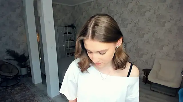 Snapshot of LianneBynon chatting on 03-01-26, 08:16 LianneBynon online show from 03-01-26, 08:16