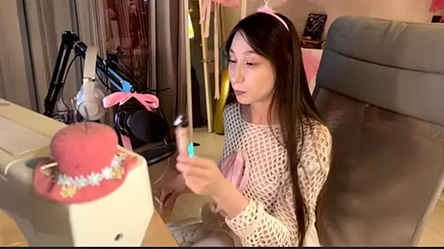 Snapshot of karinasun chatting on 02-25-26, 05:33 karinasun online show from 02-25-26, 05:33