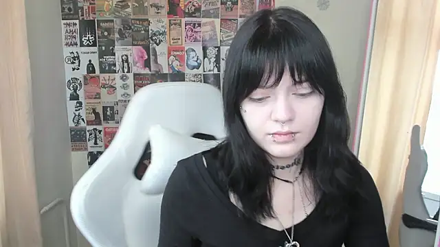 Snapshot of Emma_Darkkk chatting on 02-08-26, 05:44 Emma Darkkk online show from 02-08-26, 05:44