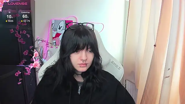 Snapshot of Emma_Darkkk chatting on 02-25-26, 04:22 Emma Darkkk online show from 02-25-26, 04:22