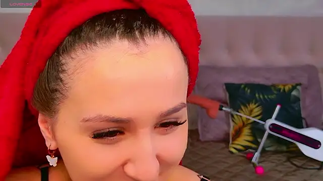 Snapshot of JasminUqueen chatting on 02-10-26, 01:10 JasminUqueen online show from 02-10-26, 01:10