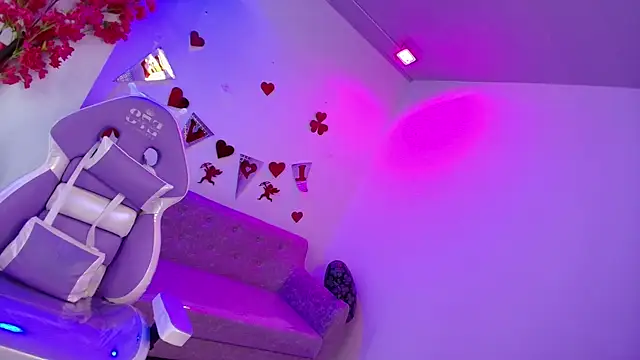 Snapshot of Maddie_T18 chatting on 02-21-26, 11:44 Maddie T18 online show from 02-21-26, 11:44