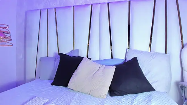 Snapshot of SofiaGlow_ chatting on 02-12-26, 03:01 SofiaGlow online show from 02-12-26, 03:01