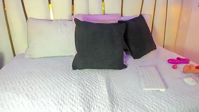 Snapshot of SofiaGlow_ chatting on 02-27-26, 03:17 SofiaGlow online show from 02-27-26, 03:17