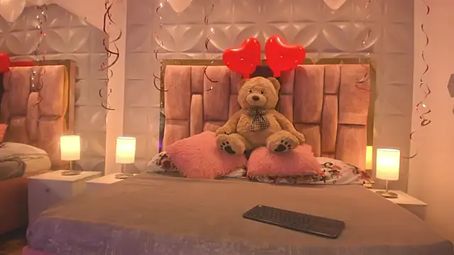 Paris Velvet online show from 02-15-26, 11:12